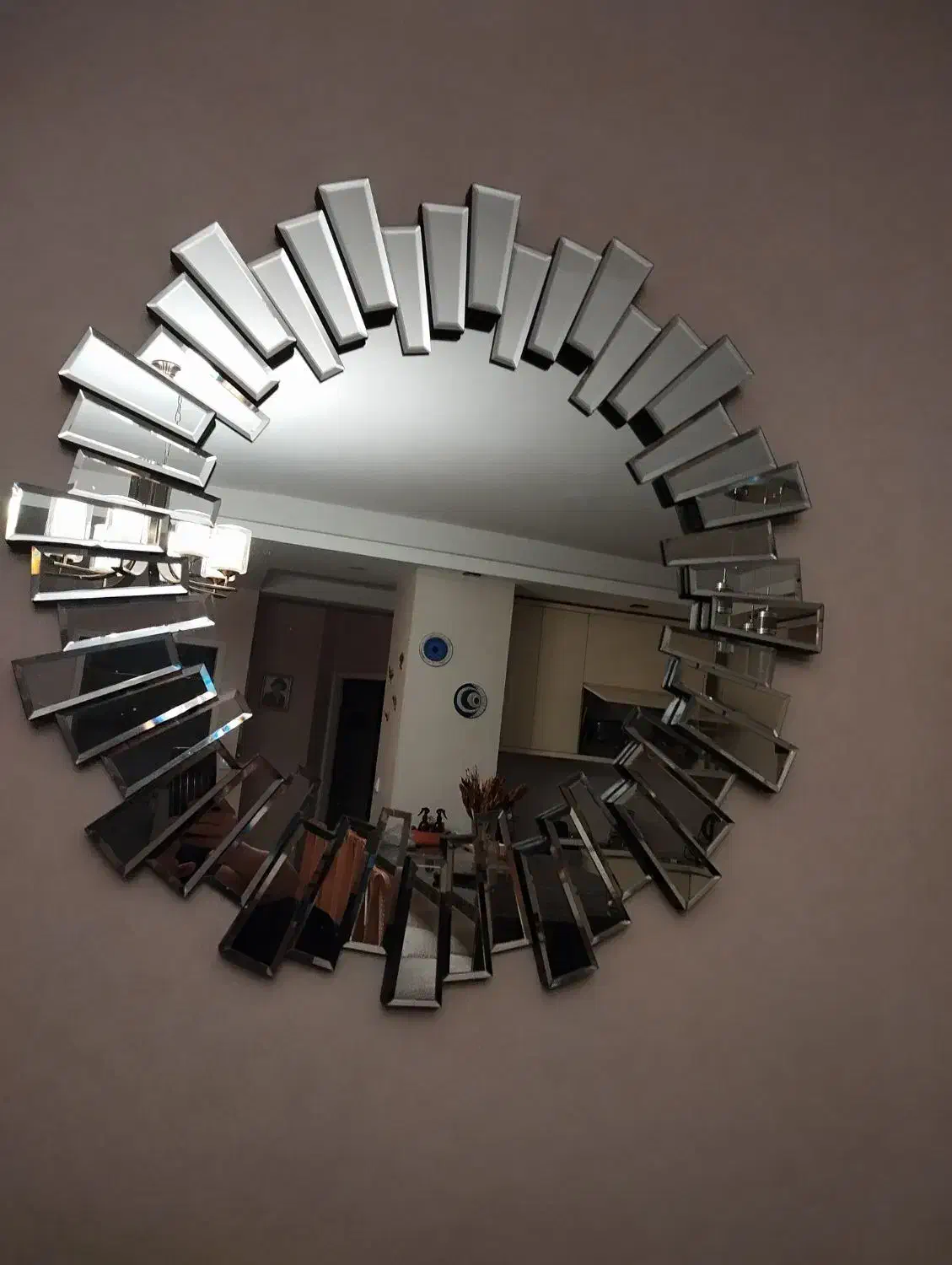 آیینه خورشیدی|آینه|تهران, آبشار تهران (دریاچه)|دیوار