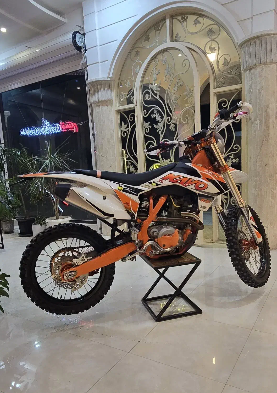 کایو ۳۰۰|موتورسیکلت|اسفراین, |دیوار