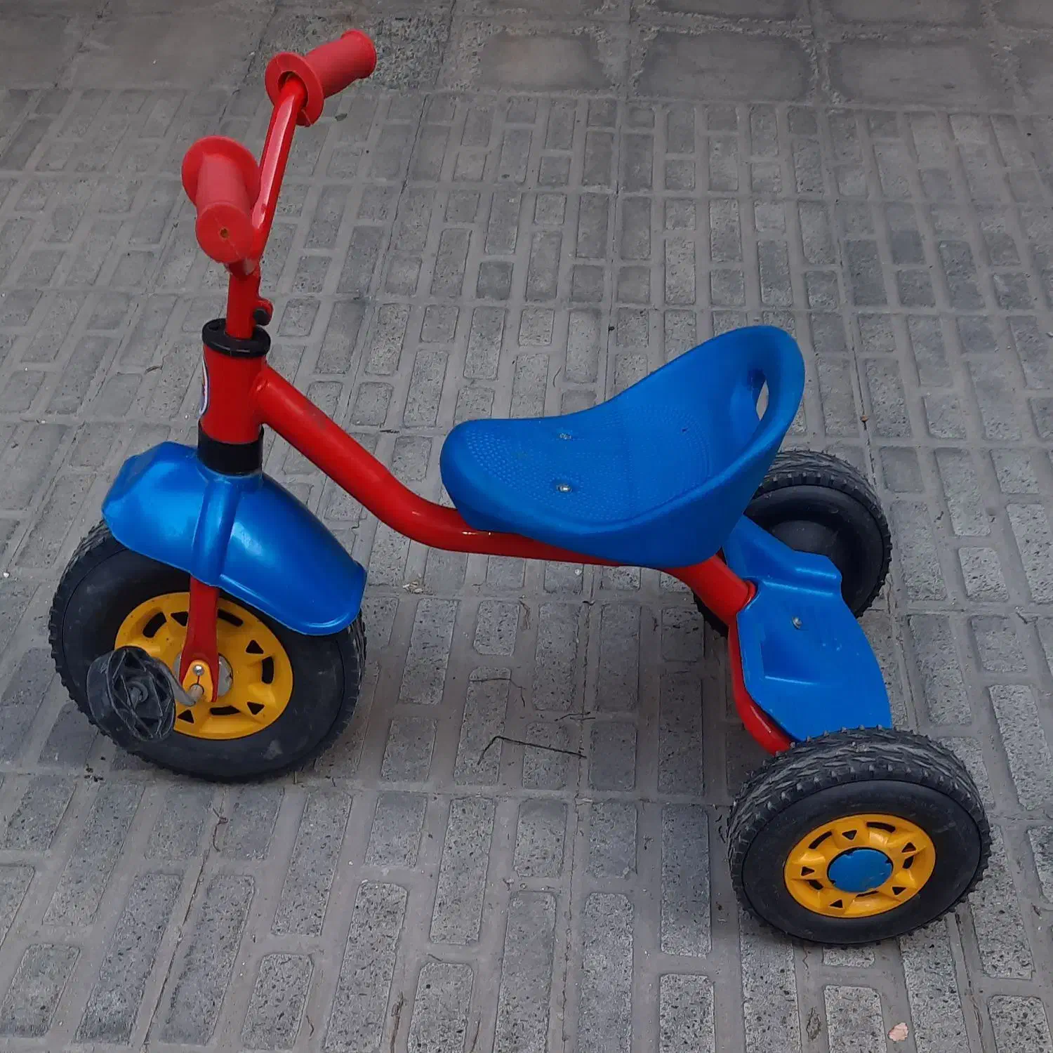 سه چرخه|دوچرخه، اسکیت، اسکوتر|اندیشه, اندیشه فاز ۱|دیوار