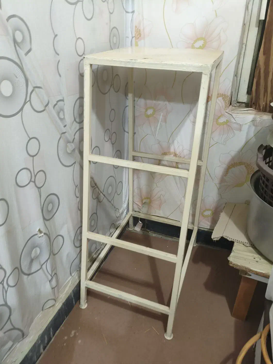 چهار پایه تمیز فلزی|صندلی و نیمکت|شوشتر, |دیوار