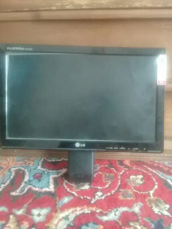 ۲ عدد مانیتورLG|قطعات و لوازم جانبی رایانه|همدان, |دیوار