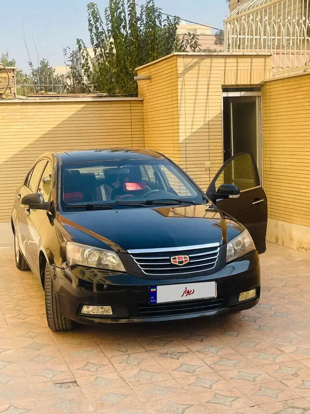 جیلی امگرند ۲۰۱۳ مشکی دنده ای|خودرو سواری و وانت|اصفهان, ملکشهر|دیوار