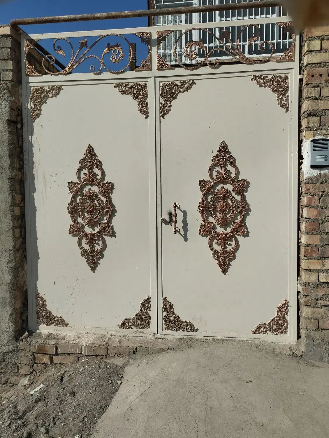 در حیاط|مصالح و تجهیزات ساختمان|نیشابور, سرآب کوشک|دیوار