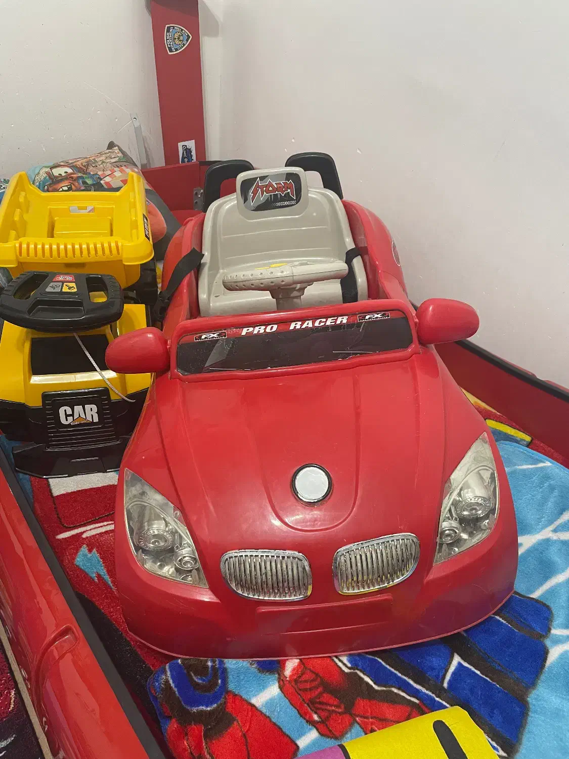 ماشین شارژی و یک عدد کامیون|اسباببازی بچه|فولادشهر, C2|دیوار