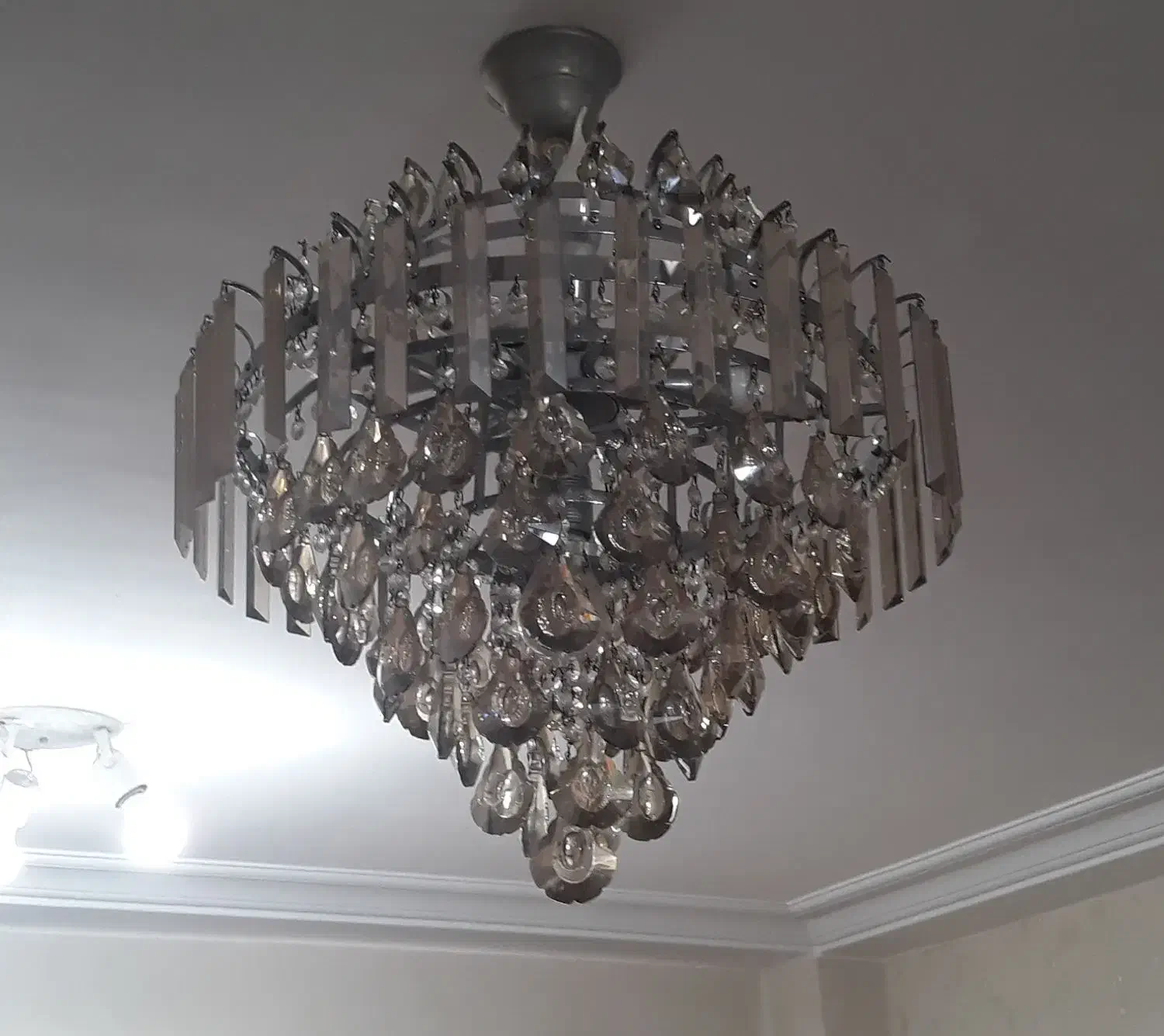 لوستر کریستالی ۹ شاخه|لوستر و چراغ آویز|رشت, رودباری|دیوار