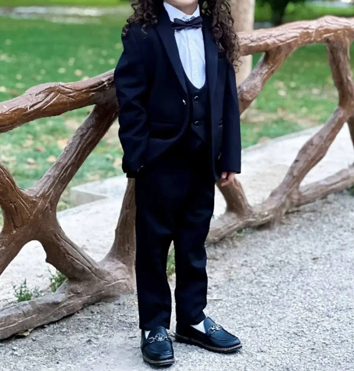 کت شلوار جلیقه|کفش و لباس بچه|اندیشه, اندیشه فاز ۲|دیوار