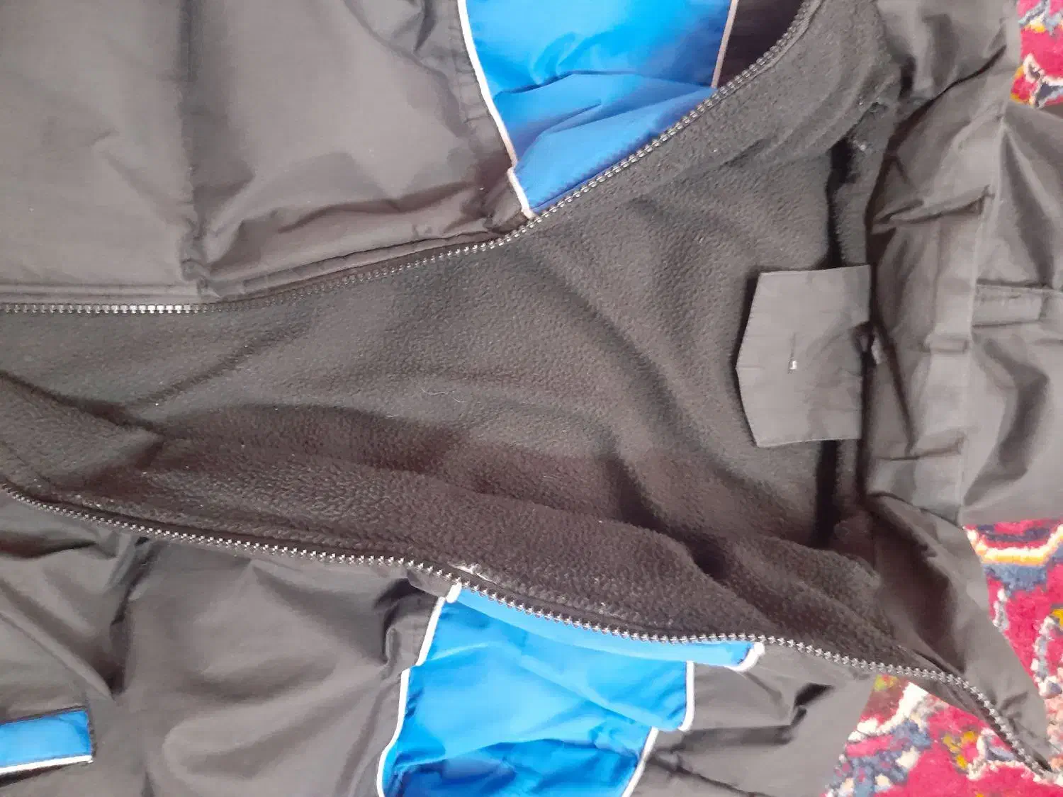 کاپشن|لباس|مشهد, کوه سنگی|دیوار