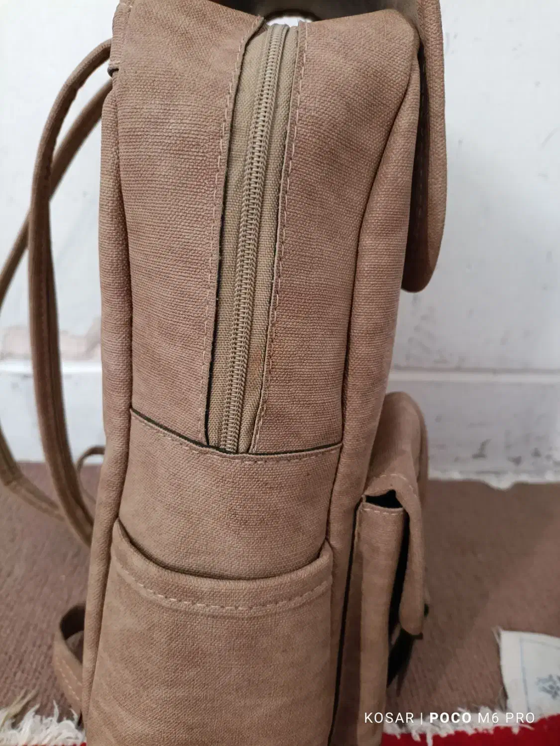 کیف،کوله پشتی کرم|کیف، کفش، کمربند|قم, مسجد امام حسن|دیوار