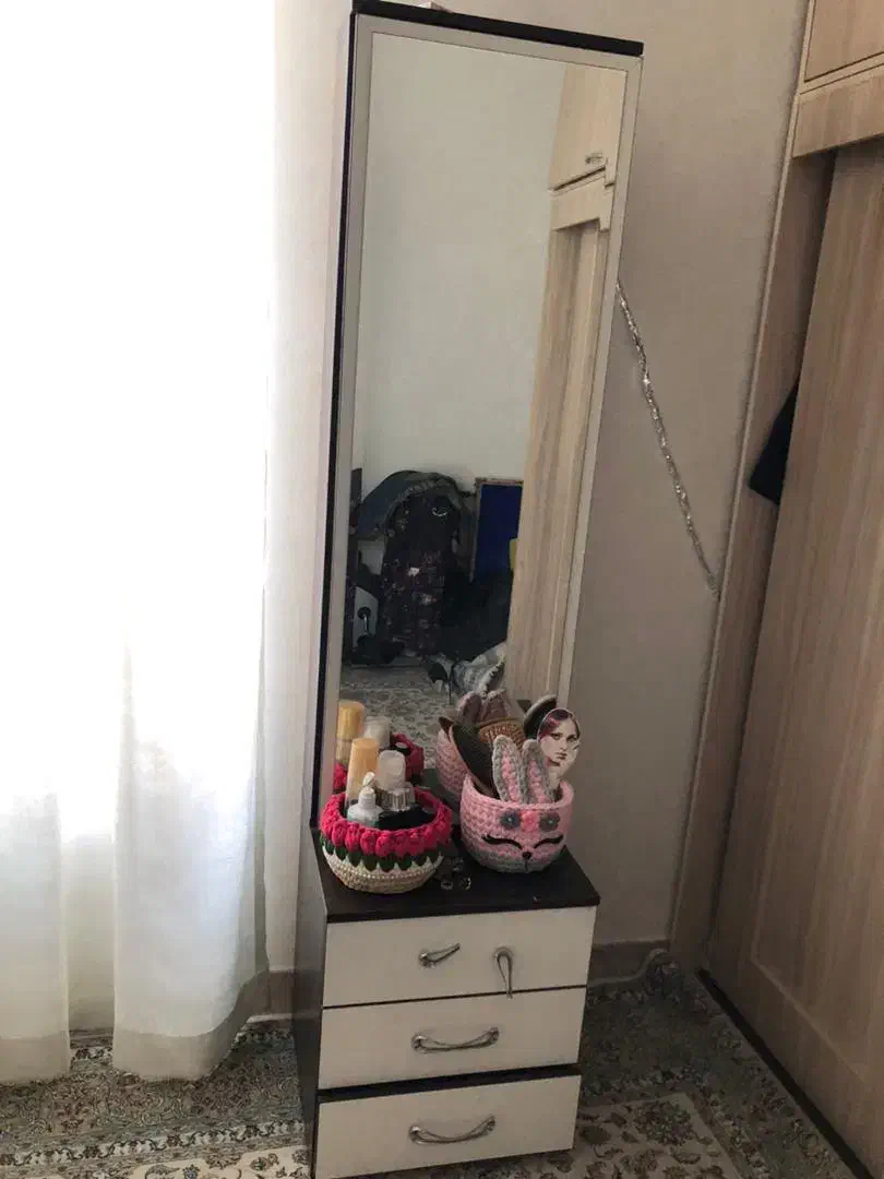 یک عدد میز آرایش ایستاده|تخت و سرویس خواب|تهران, ابوذر|دیوار