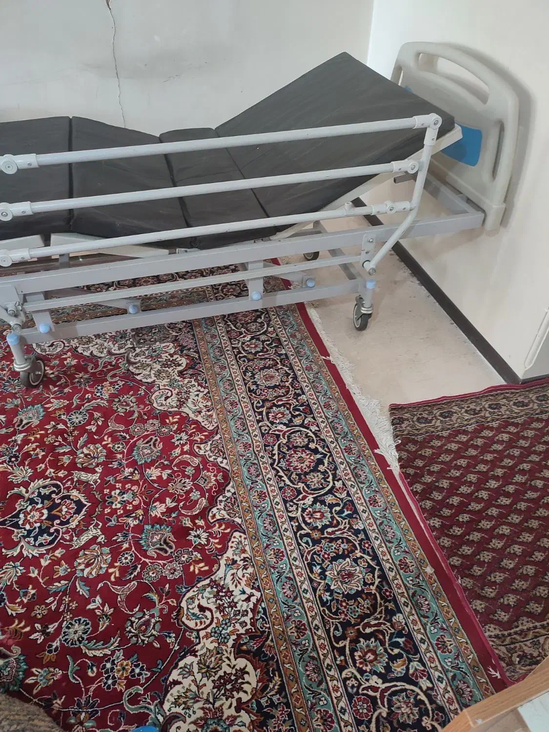 تخت بیمارستانی در حد نو و سالم|آرایشی، بهداشتی، درمانی|تهران, نارمک|دیوار