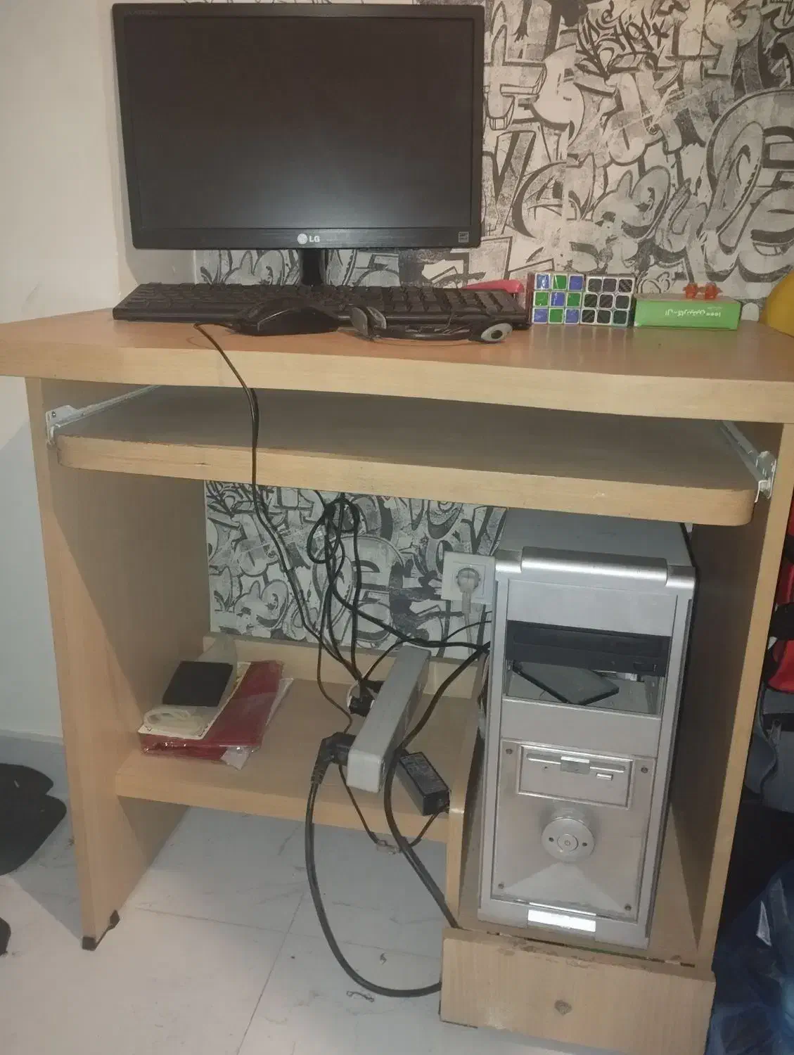 میز کامپیوتر|میز تحریر و کامپیوتر|رودهن, |دیوار