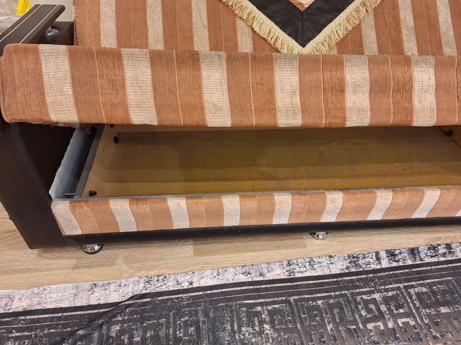 مبلمان راحتی ۸نفره مکانیزه|مبلمان خانگی و میز عسلی|خوی, |دیوار