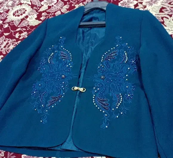 کت مجلسی|لباس|تربت‌حیدریه, حاجی یار‎|دیوار