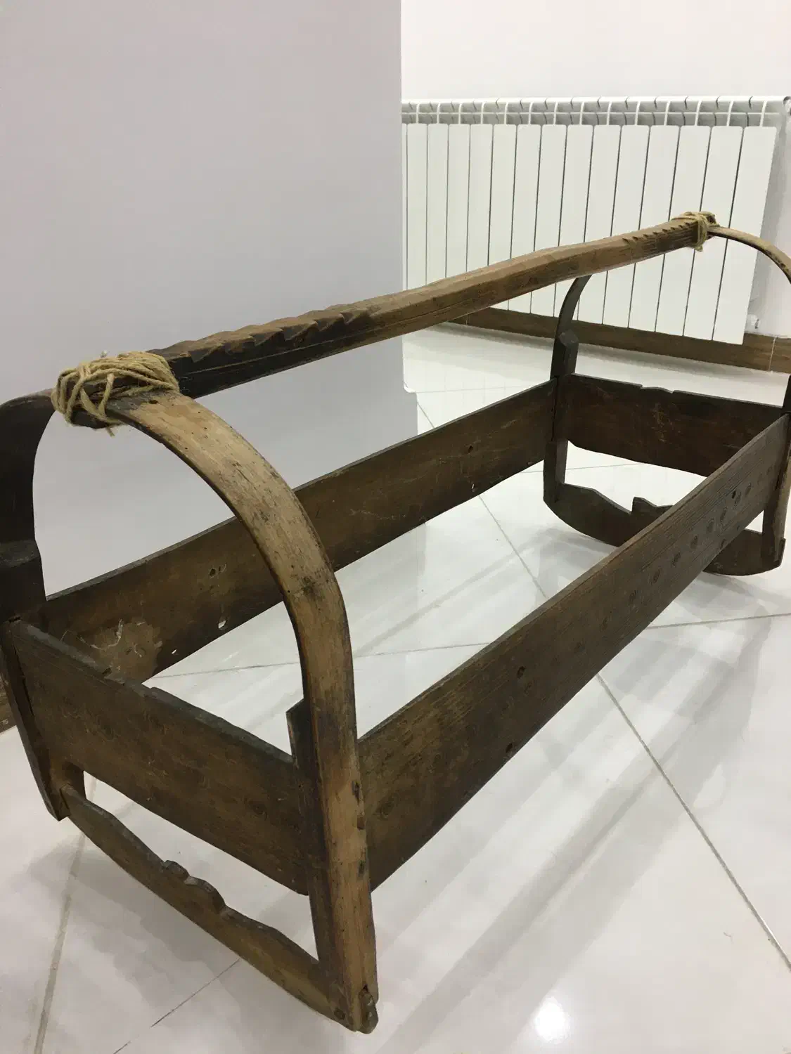 گهواره نوزاد|تخت و صندلی بچه|لاهیجان, مهرگان|دیوار