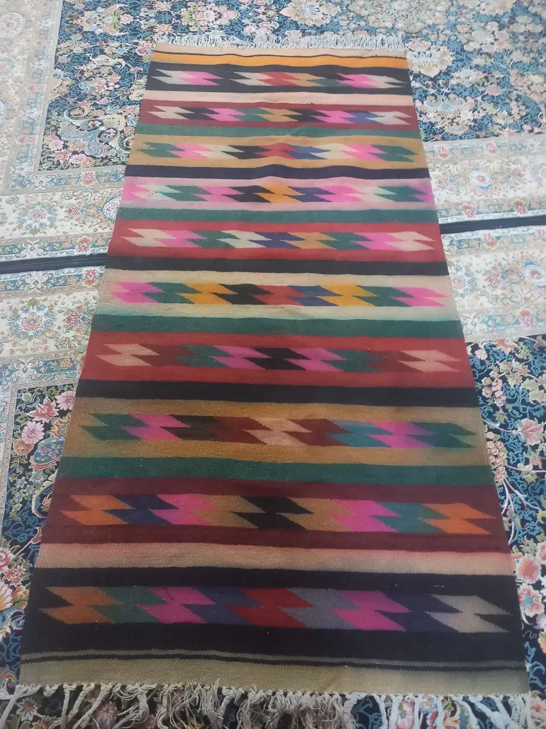 فرش و گلیم سالم|فرش|قم, زنبیل آباد|دیوار