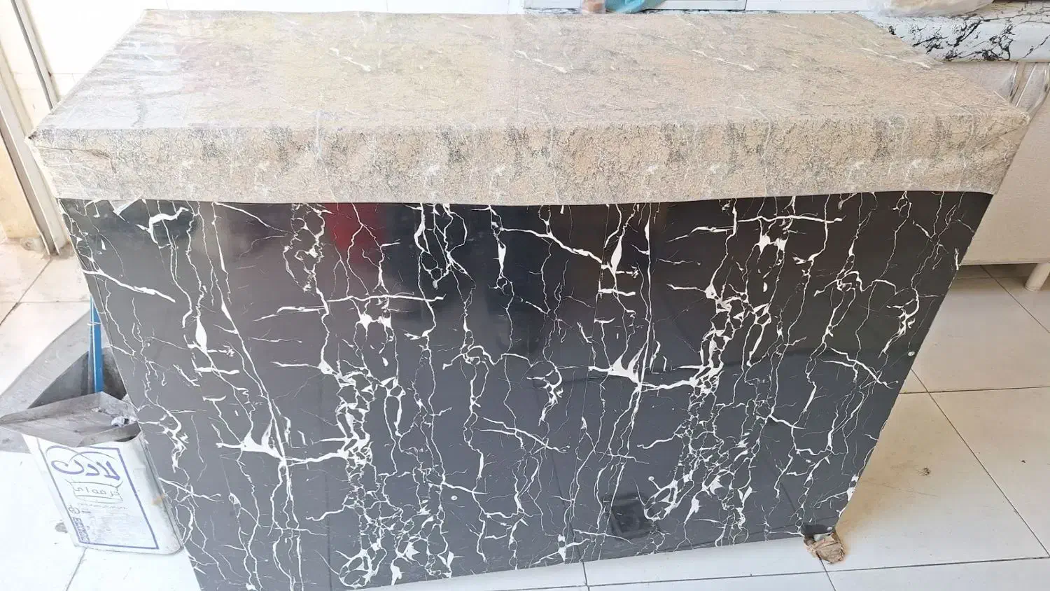 میز کار|میز و صندلی غذاخوری|شیراز, شاه قلی بیگی|دیوار