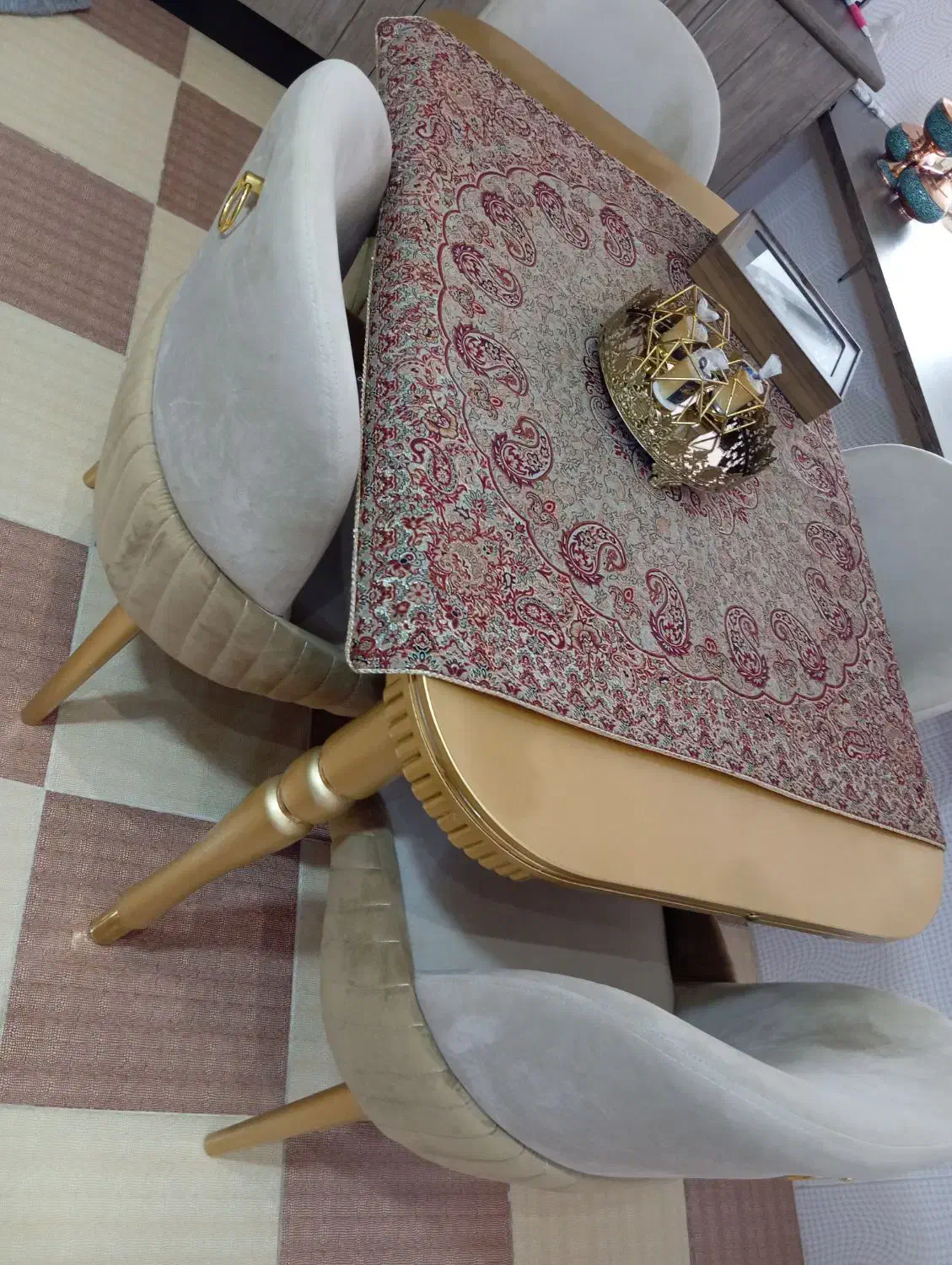 میز ناهارخوری چهارنفره سالم و تمیز و نو|میز و صندلی غذاخوری|شهرضا, |دیوار