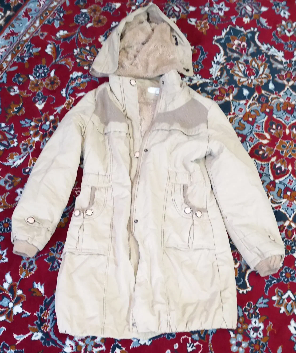 کاپشن|لباس|بروجرد, |دیوار