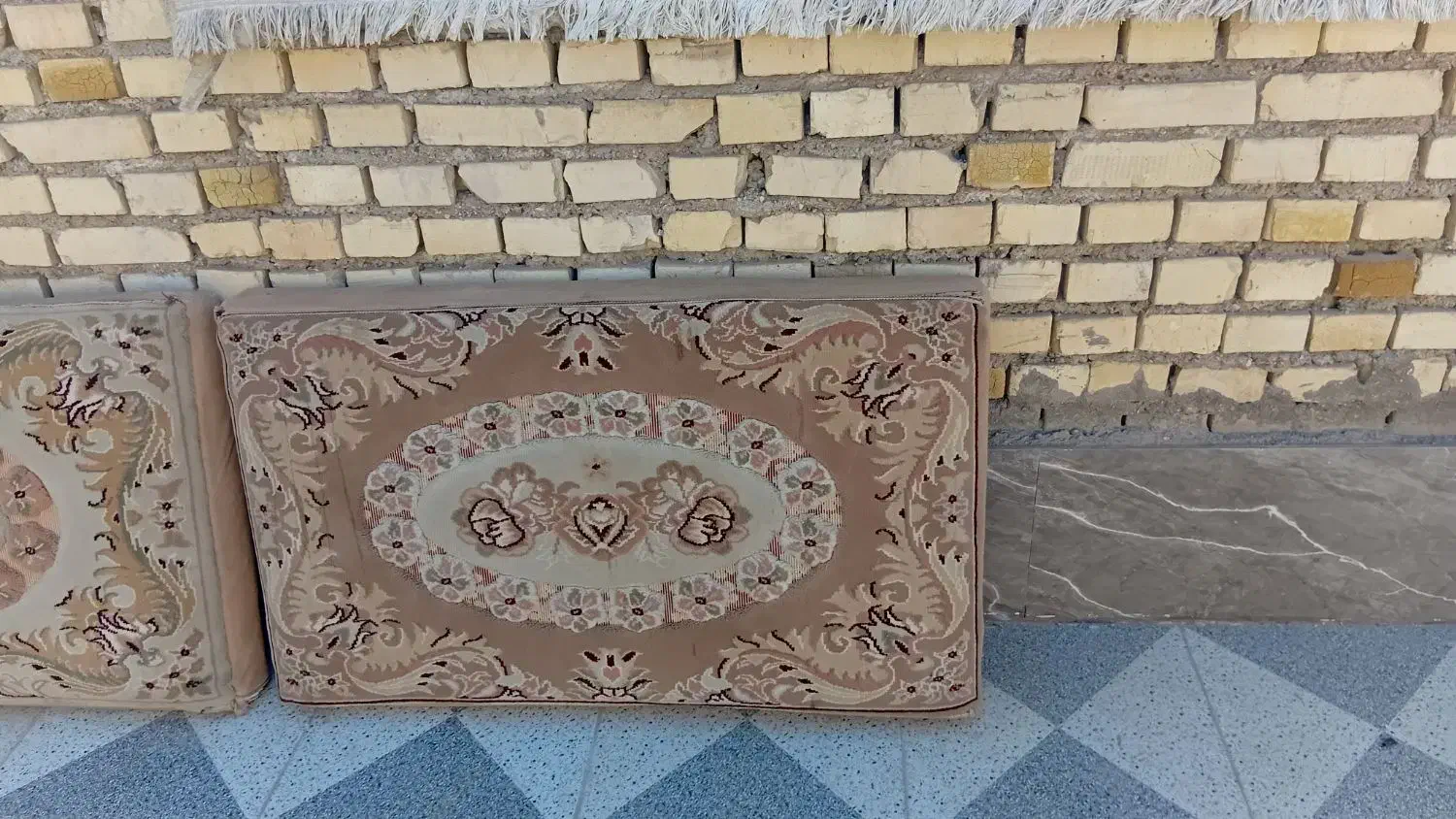 دو جفت پشتی|پشتی|اهواز, شهدای انتظامی|دیوار