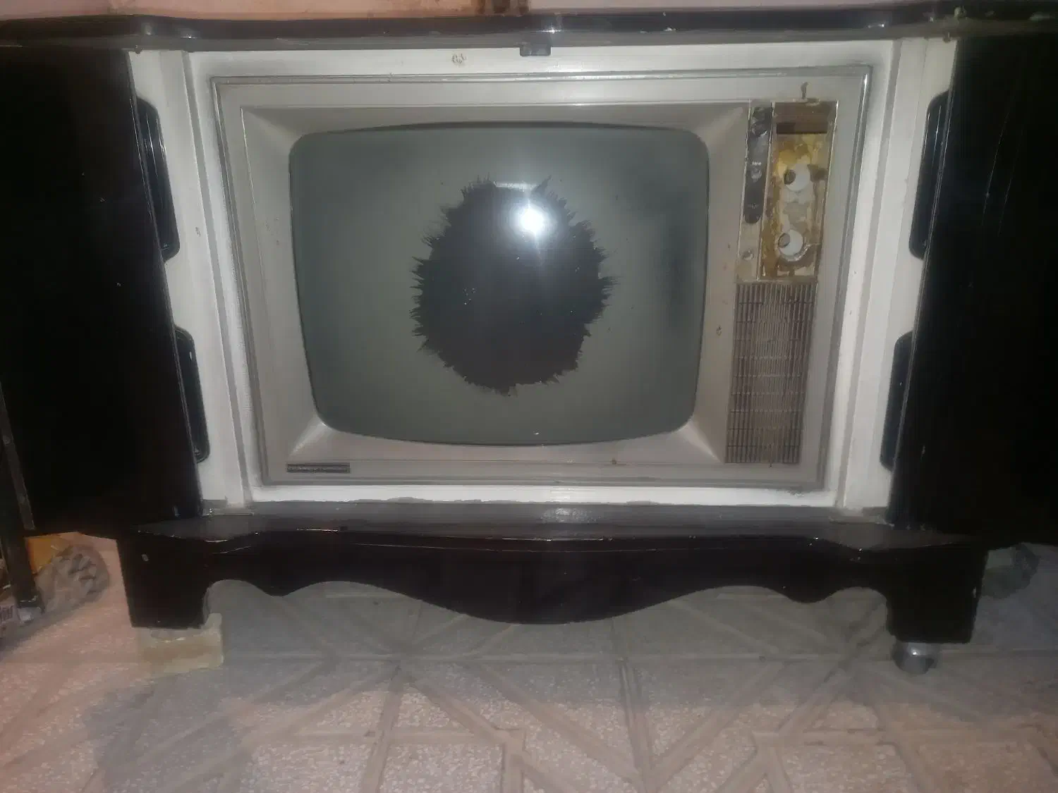 تلویزیون نوستالزی|تلویزیون و پروژکتور|سمنان, |دیوار