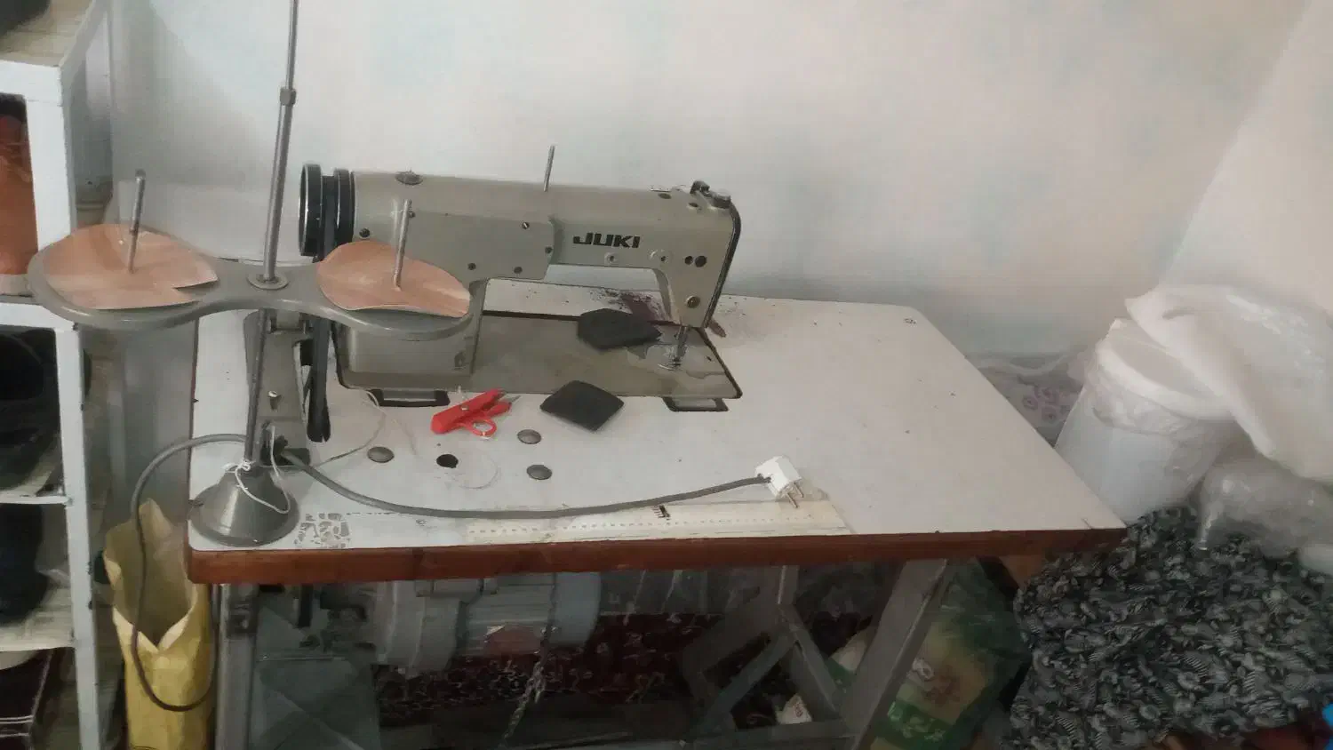 چرخ خیاطی صنعتی جوکی با میز|چرخ خیاطی و ریسندگی|تهران, شهرک ولیعصر شمالی|دیوار