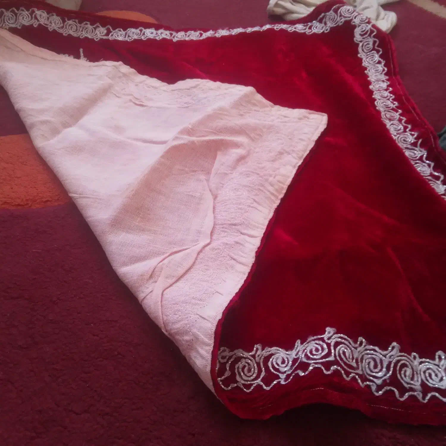 سوزنی قدیمی|کلکسیون اشیاء عتیقه|سبزوار, قصبه شرقی|دیوار