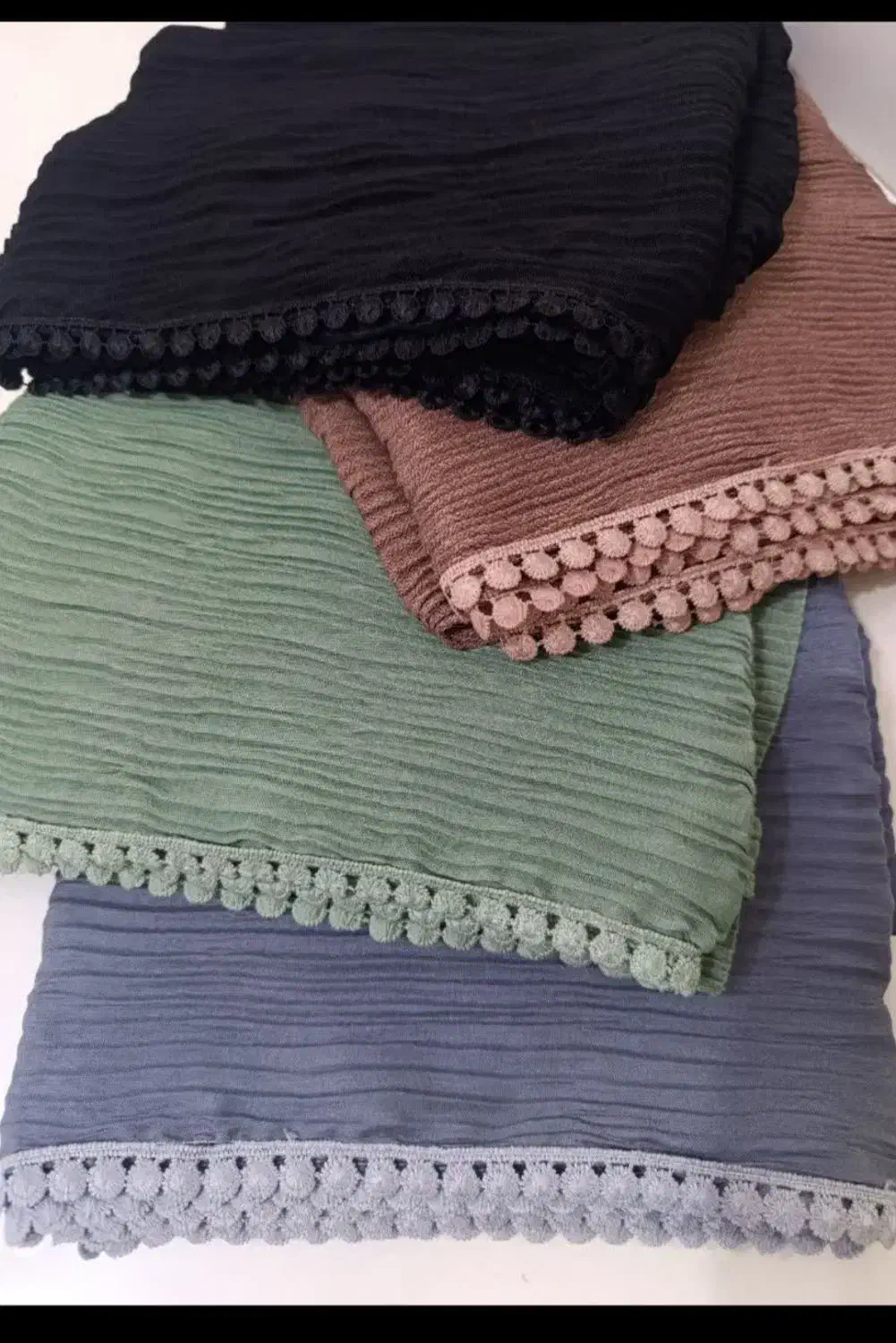 شال دور عدسی|لباس|بن, |دیوار