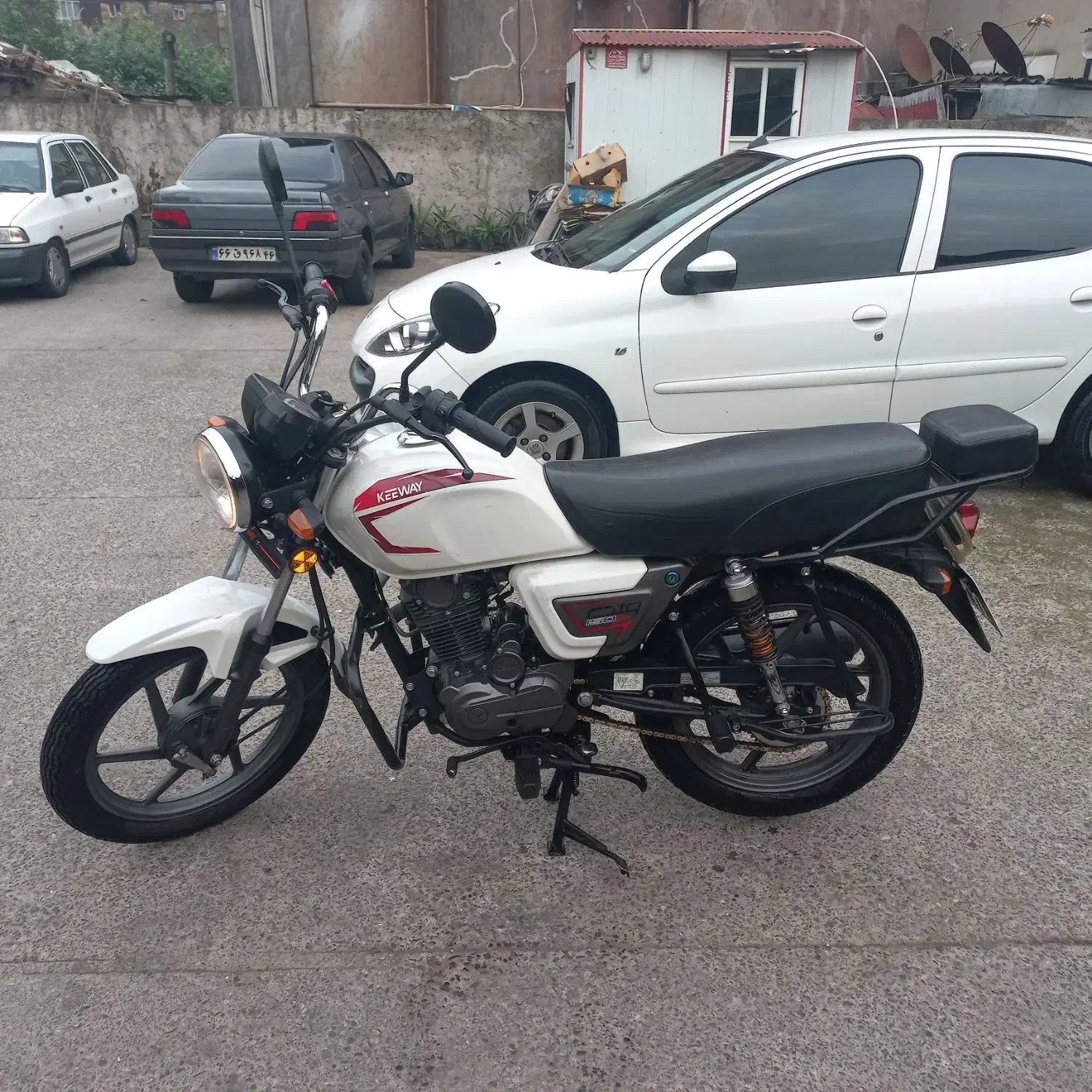 موتورسیکلت کی وی ۱۴۰۰|موتورسیکلت|رشت, چله خانه|دیوار
