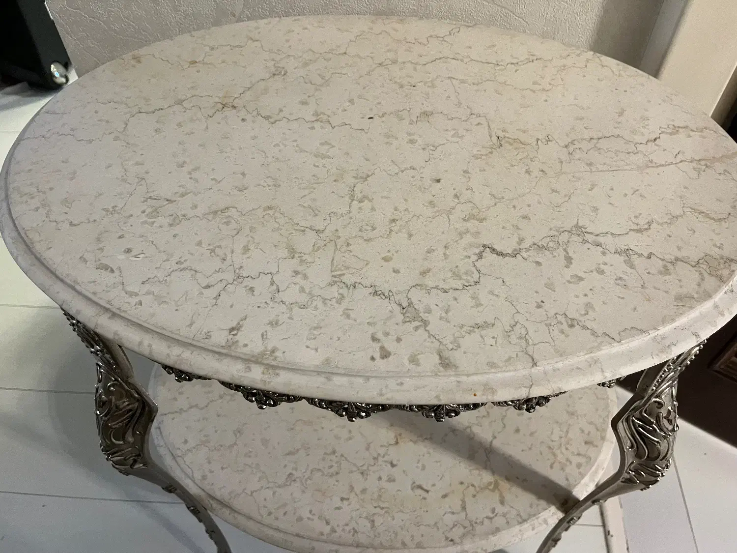 میز اینه و شمعدان|بوفه، ویترین، کنسول|اصفهان, باغ زیار|دیوار