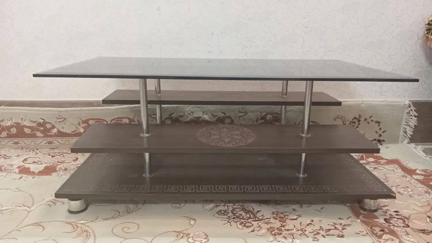 میز۴طبقه ولی طبقه وسطش پله ای،میشه گفت ۴طبقه|مبلمان خانگی و میز عسلی|قم, دورشهر|دیوار