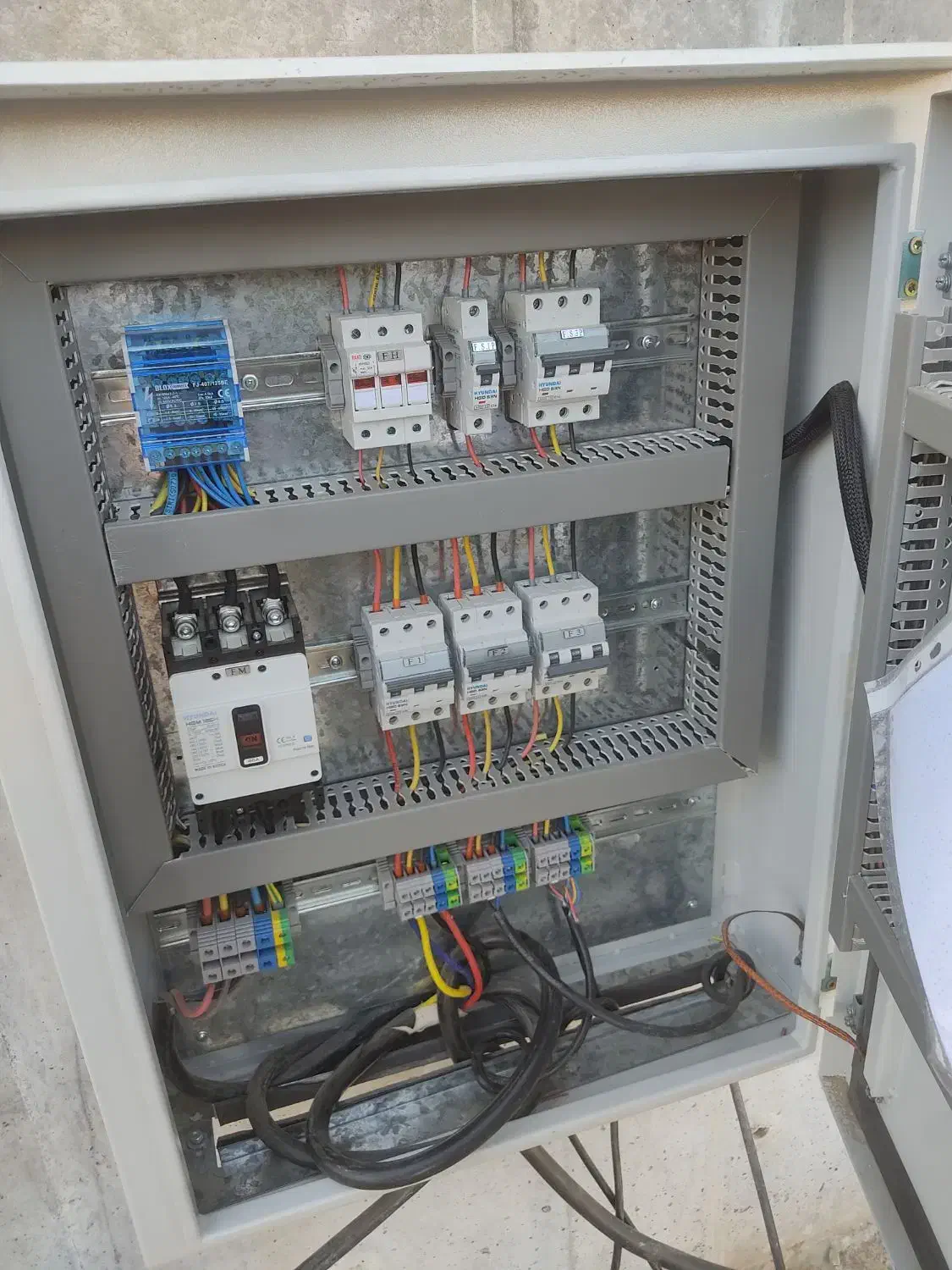 برقکار تکنسین برق صنعتی برقکاری سیم کشی خرده کاری|خدمات پیشه و مهارت|کرج, فاز ۳ مهرشهر|دیوار