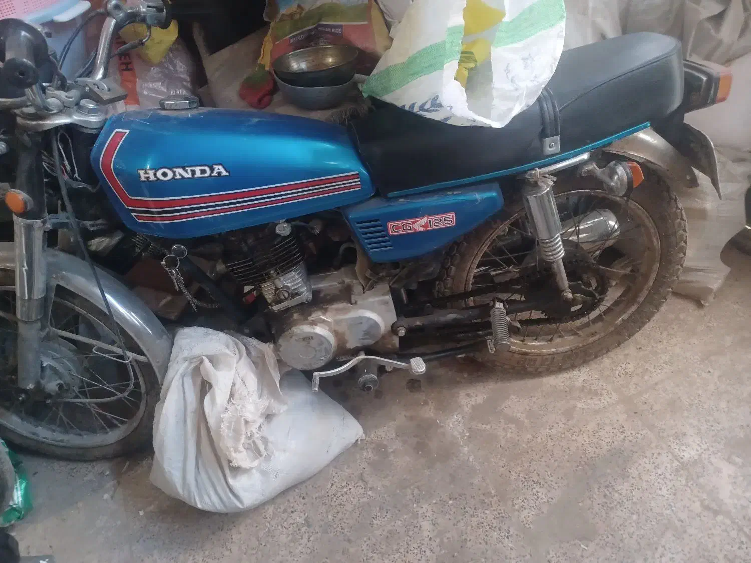 تعدادی وسیله جات|فرش|خمینی‌شهر, |دیوار