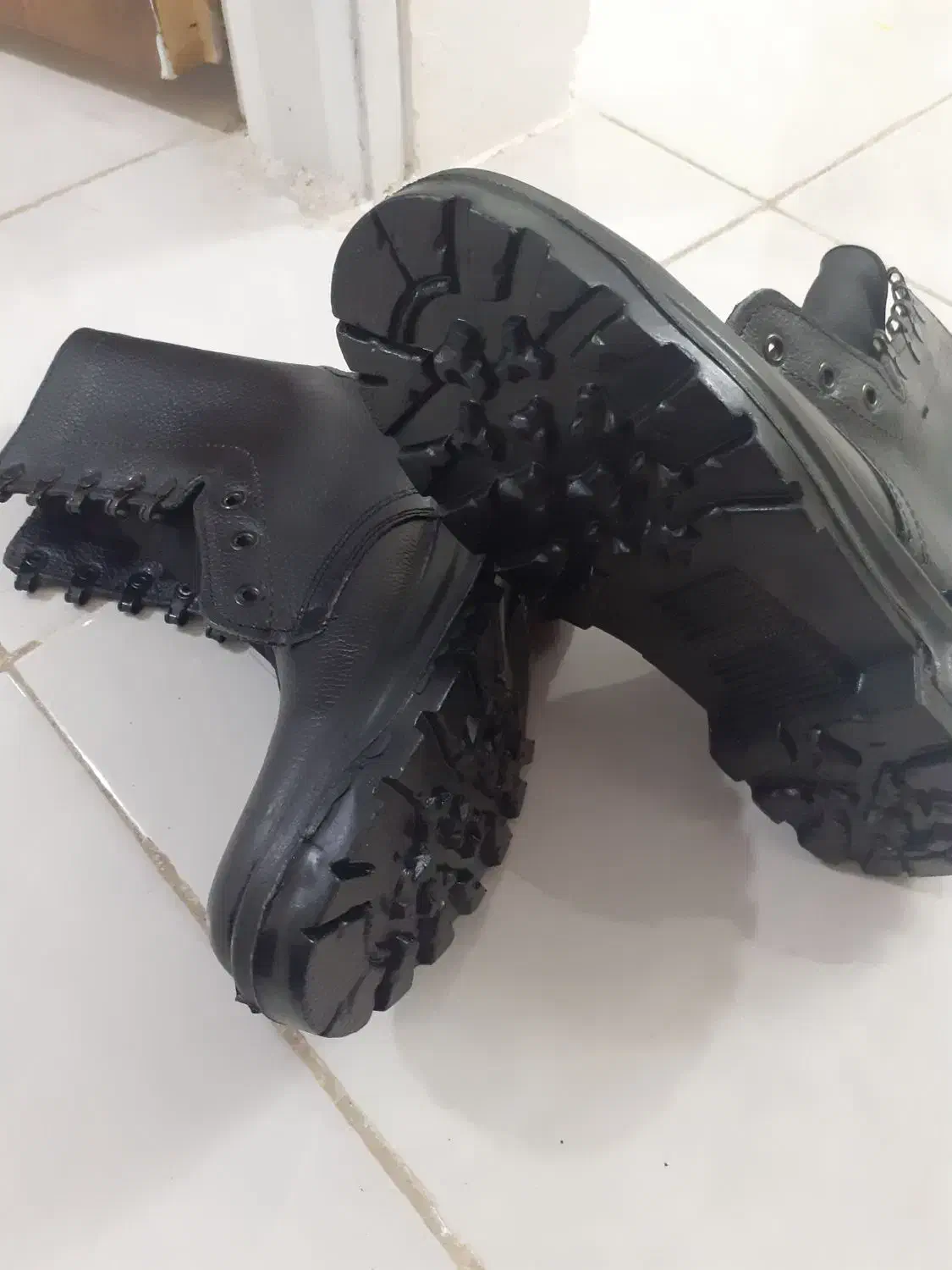 پوتین|کیف، کفش، کمربند|سنقر, |دیوار