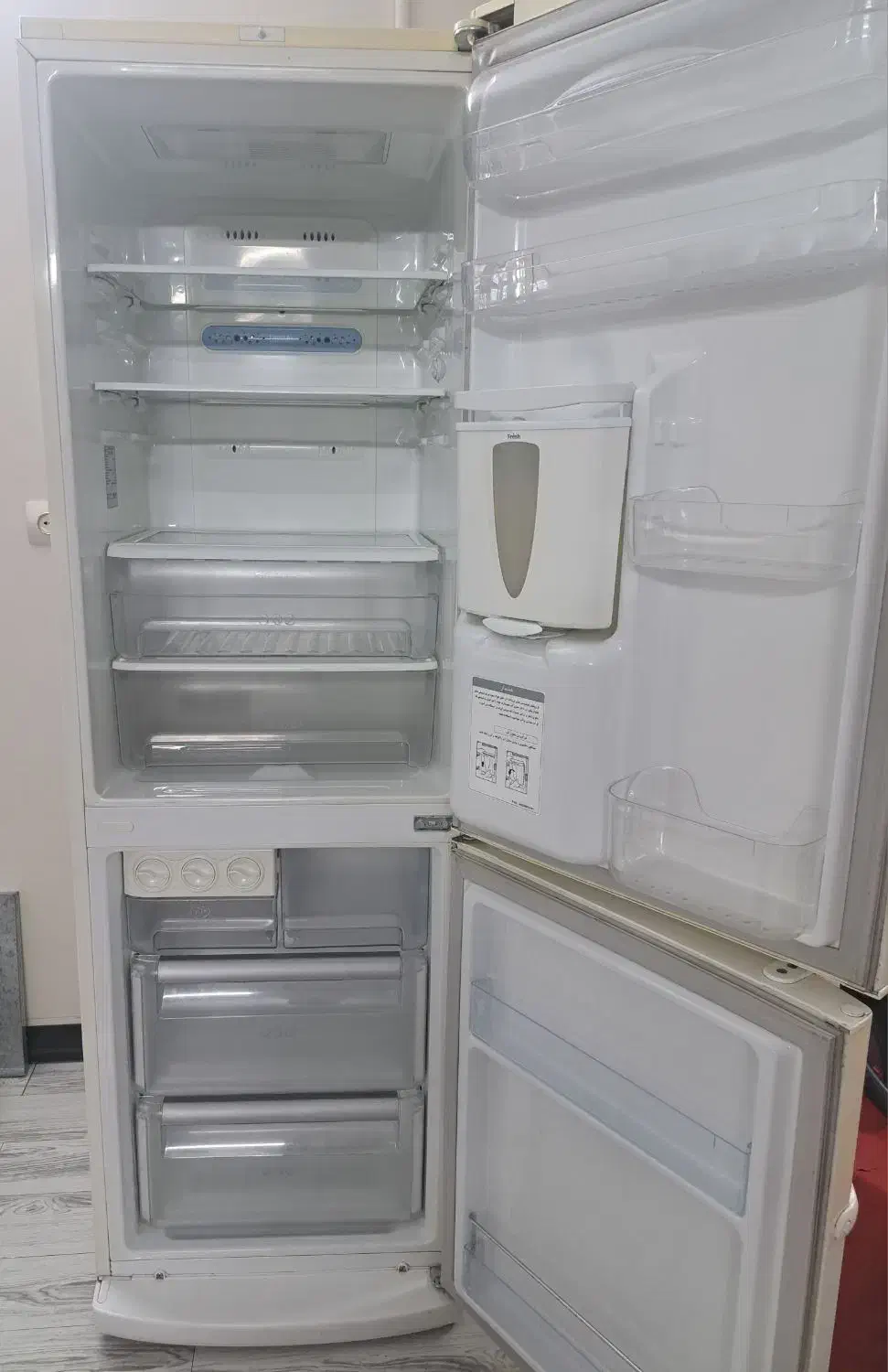 یخچال|یخچال و فریزر|ری, شهید غیوری (ابن باویه)|دیوار