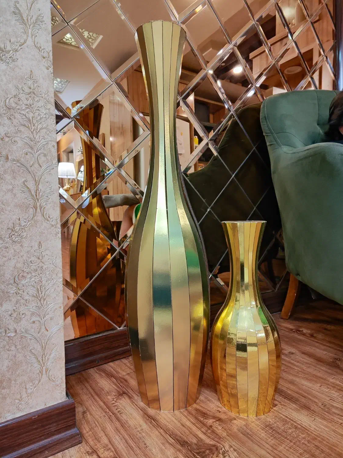 گلدان طلایی دکوراتیو|صنایع دستی و سایر لوازم تزئینی|بندرعباس, |دیوار