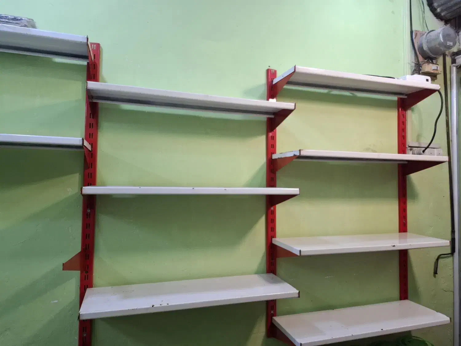 قفسه فروشگاهی سفید قرمز|فروشگاه و مغازه|قائم‌شهر, |دیوار