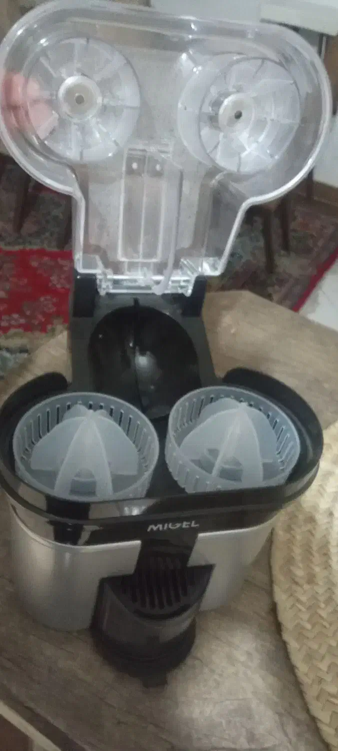 اب پرتقال گیری نو همراه با جعبه|آبمیوه‌گیر و آب‌مرکبات‌گیر|هشتگرد, فاز ۱ مهستان|دیوار