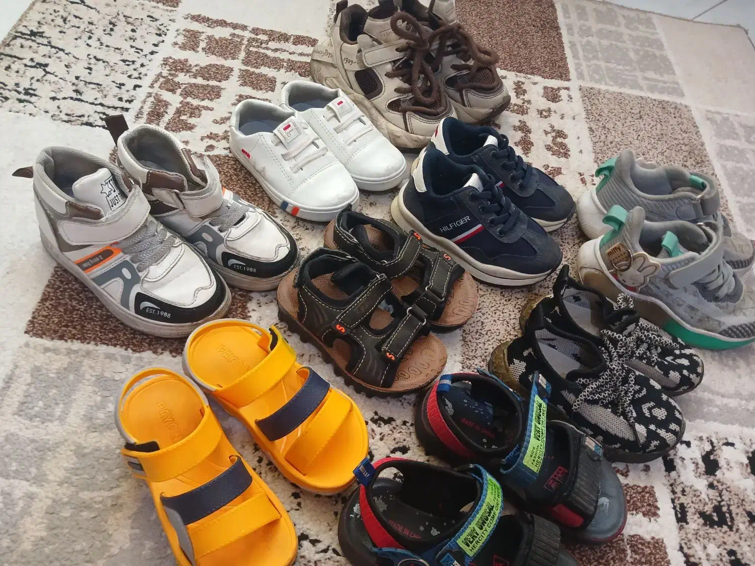 کفش بچگانه پسرانه|کفش و لباس بچه|اندیشه, اندیشه فاز ۱|دیوار