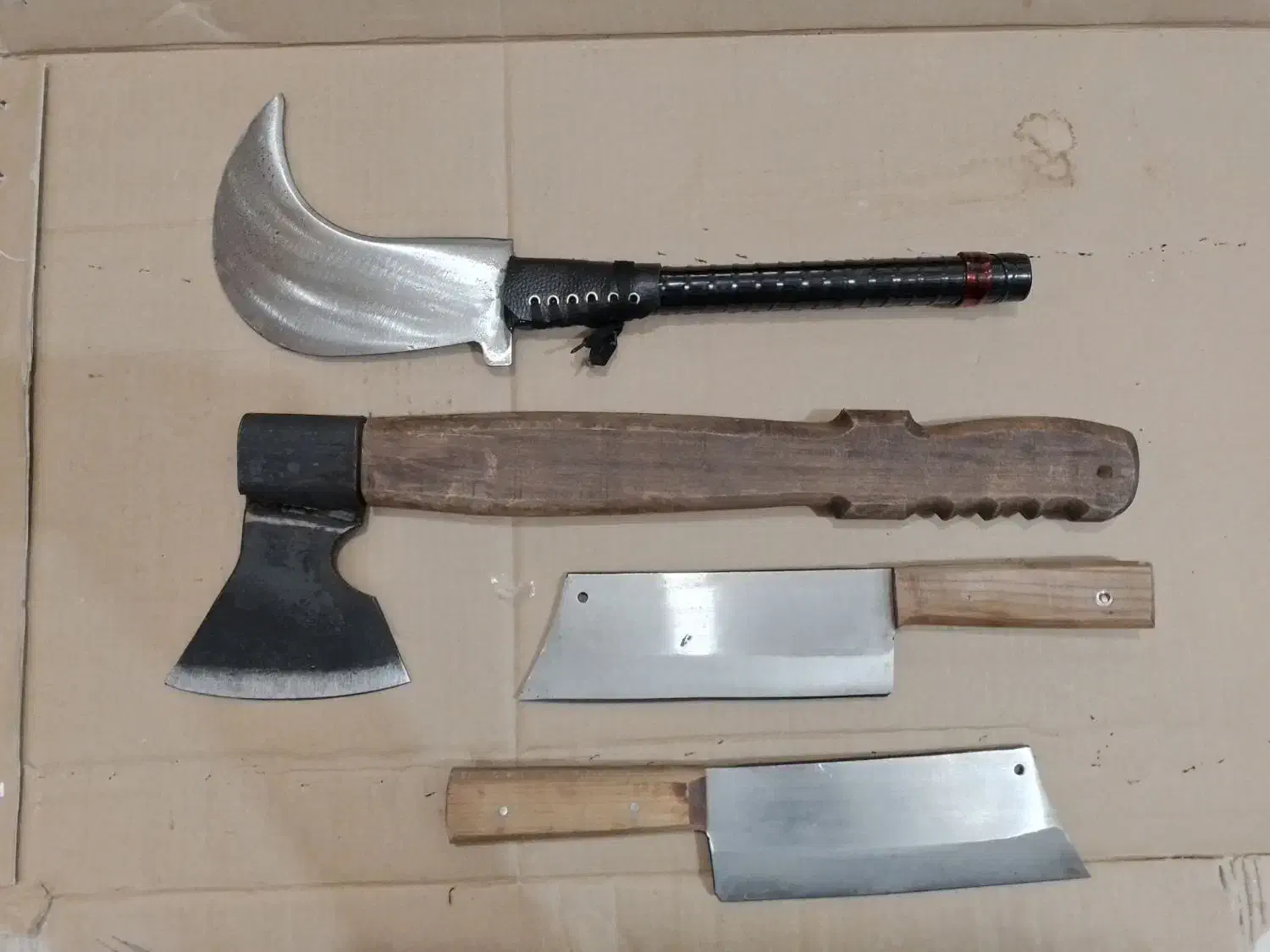 تبر جنگلی|ظروف پخت‌وپز|زرند, |دیوار