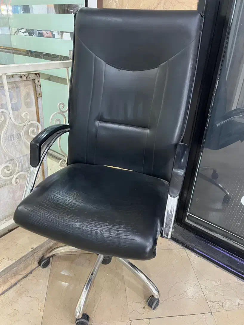 صندلی مدیریت|دفتر کار|اندیشه, اندیشه فاز ۱|دیوار