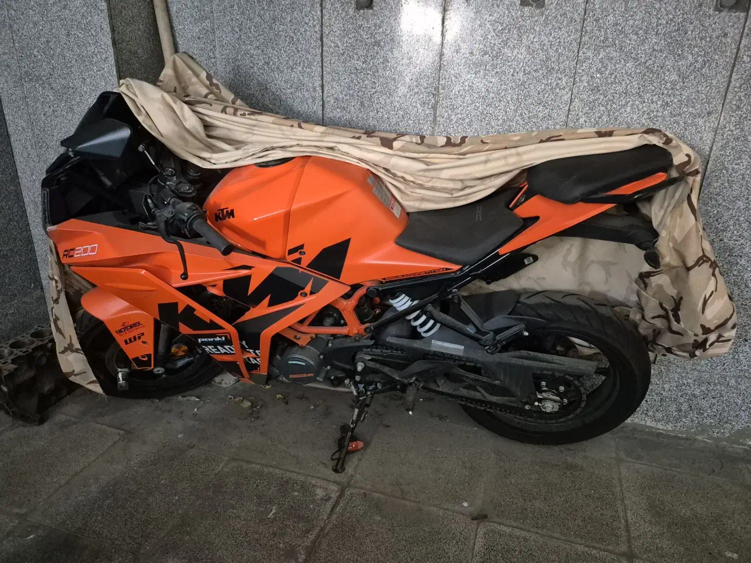 ktmrc200|موتورسیکلت|تهران, فلسطین (میدان انقلاب)|دیوار