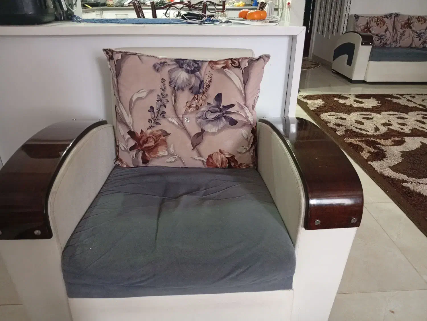 مبل|مبلمان خانگی و میز عسلی|رشت, باهنر|دیوار