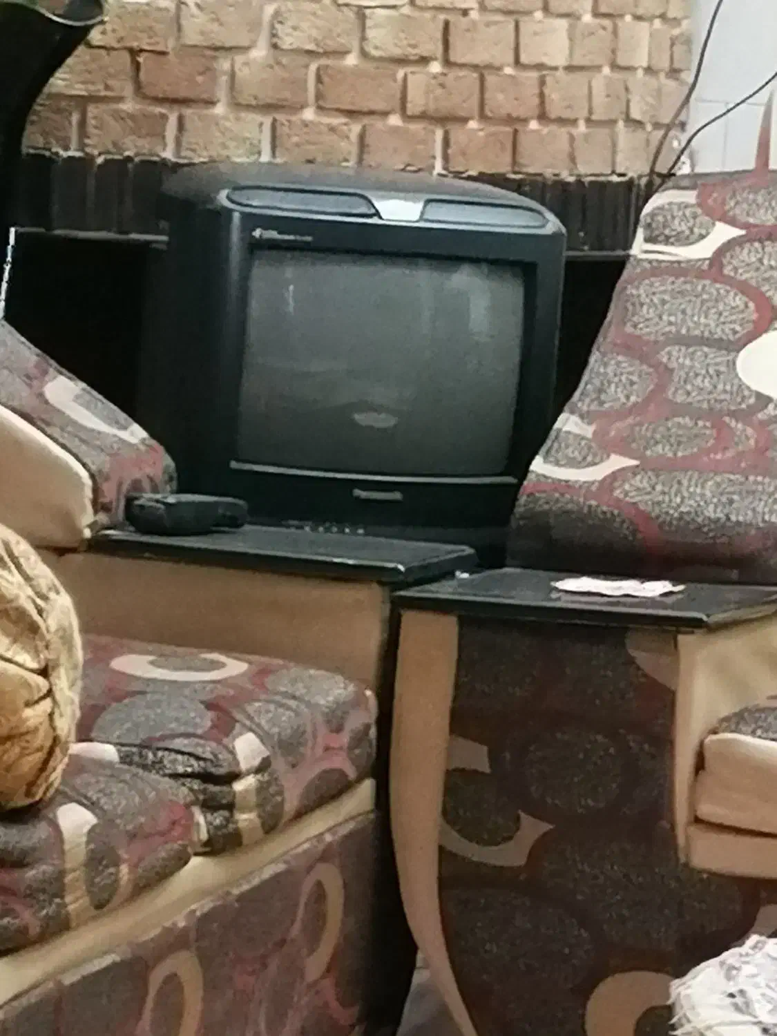 تلویزیون 14 اینچ رنگی پاناسونیک سالم|تلویزیون و پروژکتور|شیراز, بالا کفت|دیوار