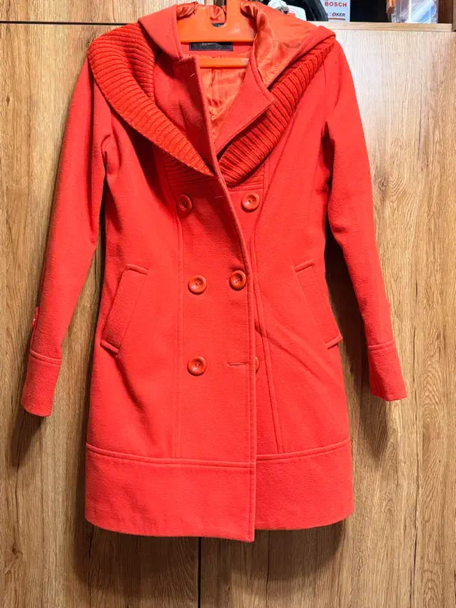 پالتو|لباس|اصفهان, جاوان|دیوار