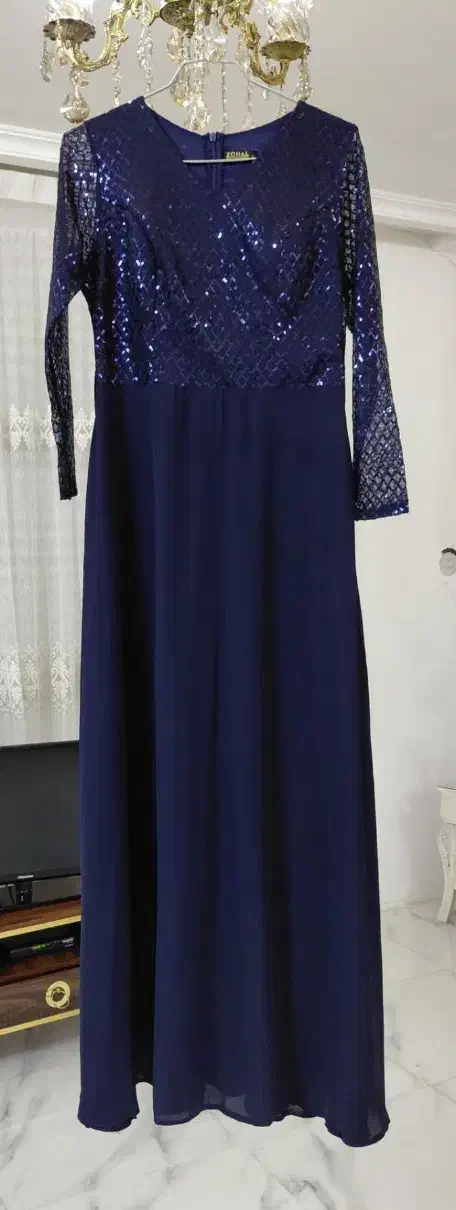 مجلسی بلند درحدنو|لباس|زنجان, |دیوار