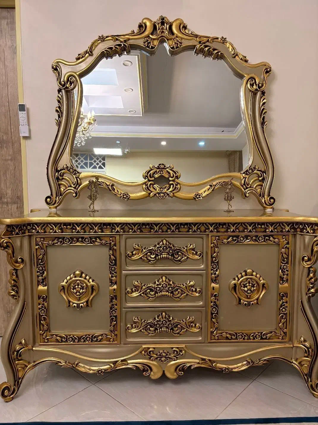 مبل استیل سلطنتی|مبلمان خانگی و میز عسلی|تهران, نمایشگاه بین المللی|دیوار