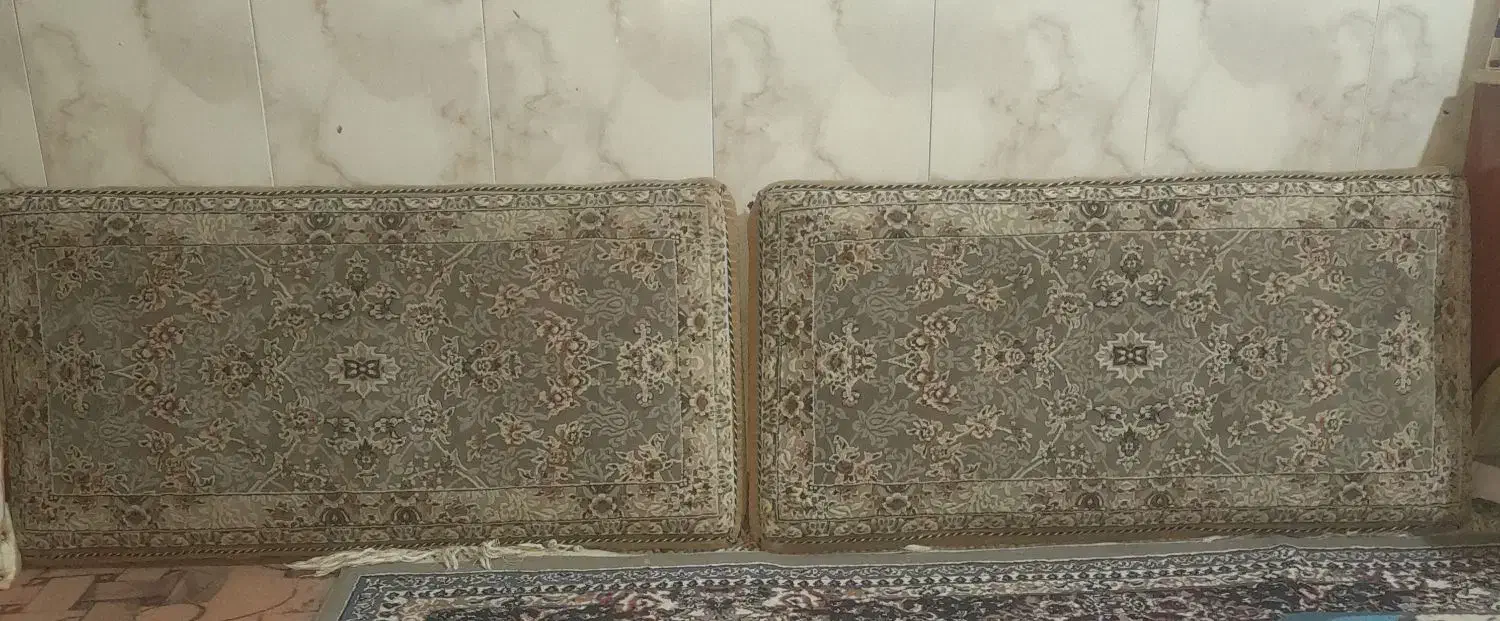۴عدد پشتی|پشتی|قم, ولیعصر|دیوار