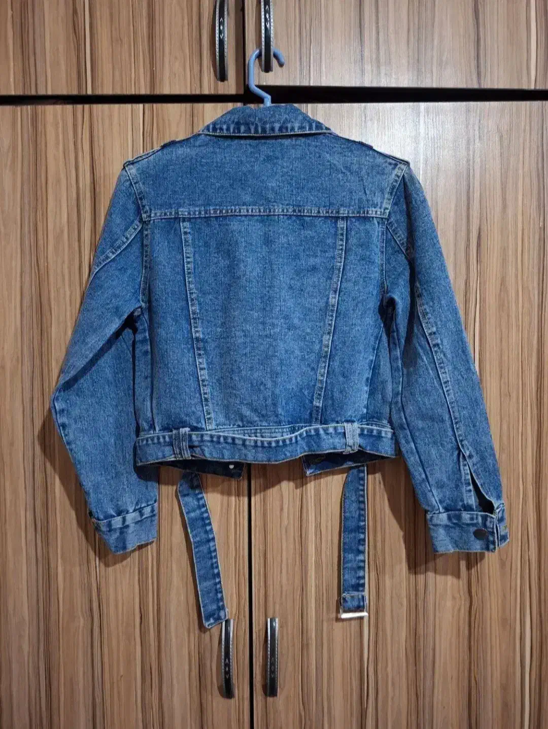 کت لی|لباس|اهواز, گلستان|دیوار