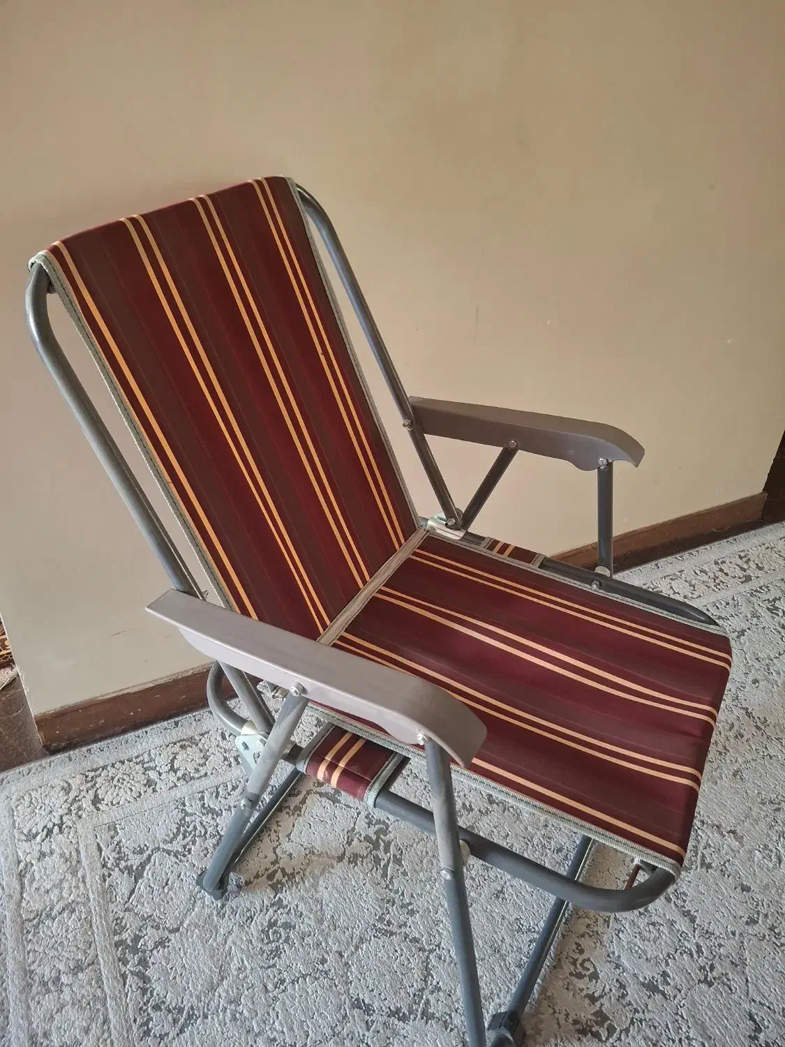 صندلی|صندلی و نیمکت|فولادشهر, مسکن مهر فولادشهر|دیوار