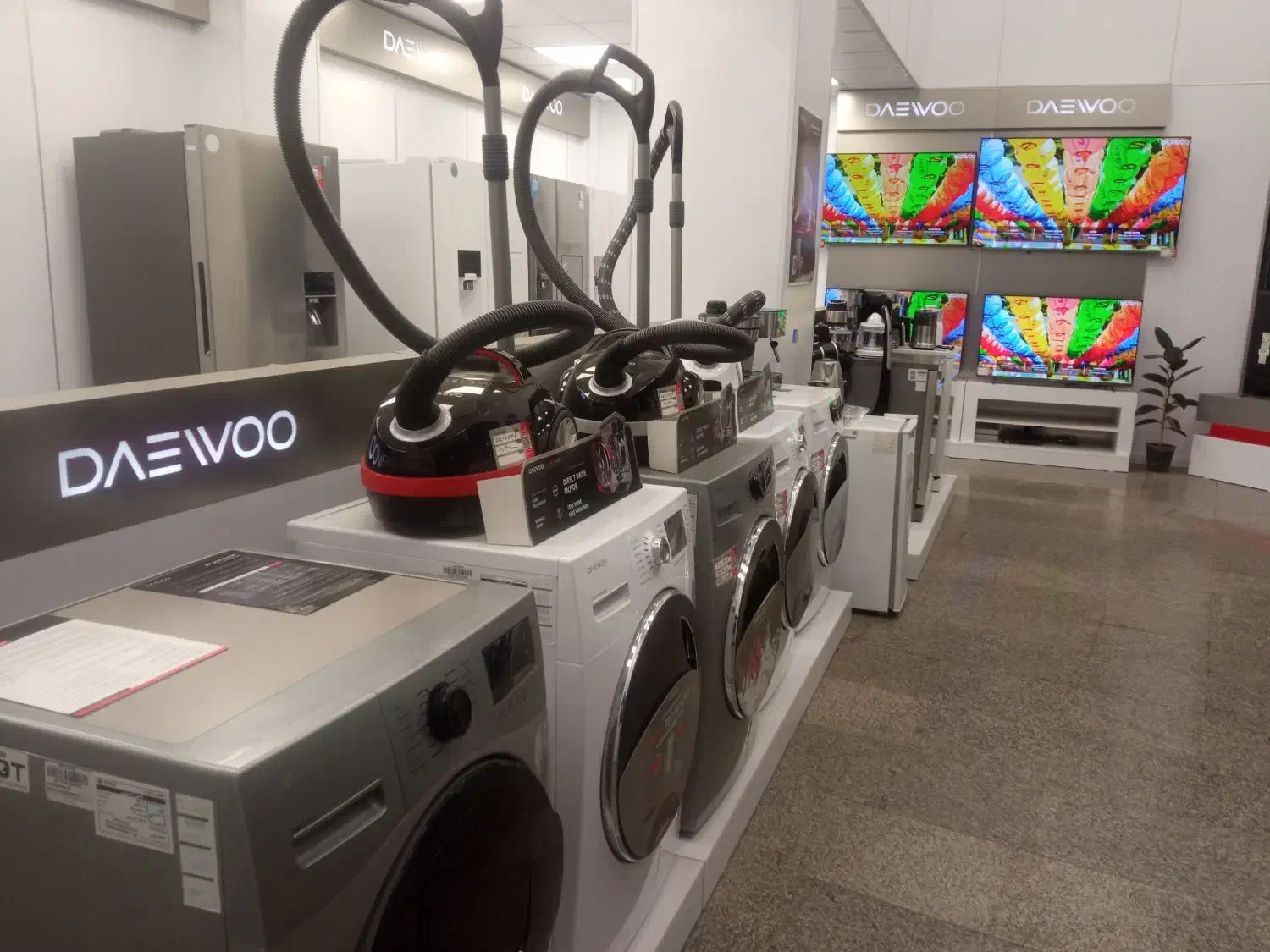 فروش کالاهای ویترینی شرکت دوو|تلویزیون و پروژکتور|رشت, حاجی آباد|دیوار